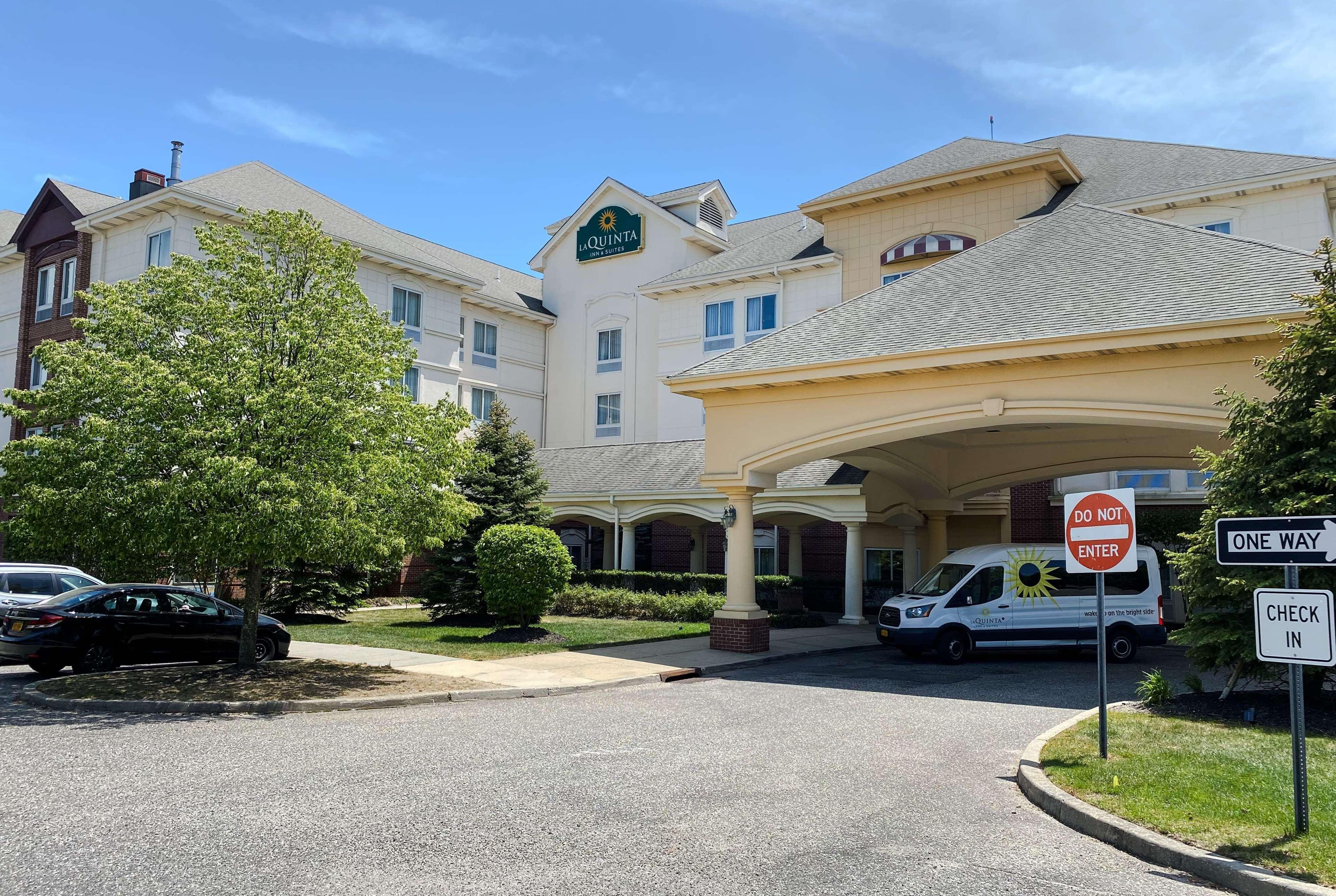 La Quinta By Wyndham Islip - Macarthur Airport Hotel Bohemia Exterior photo